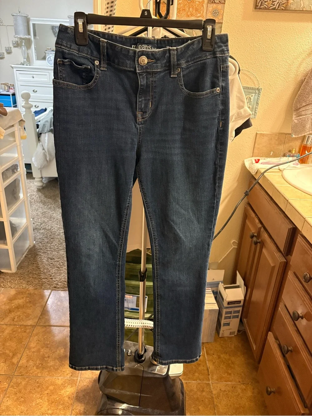 Women’s Straight Leg Jeans in Dark Blue -